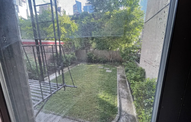 320 W 47th St