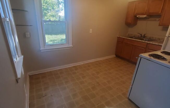 3 beds, 1 bath, $1,100