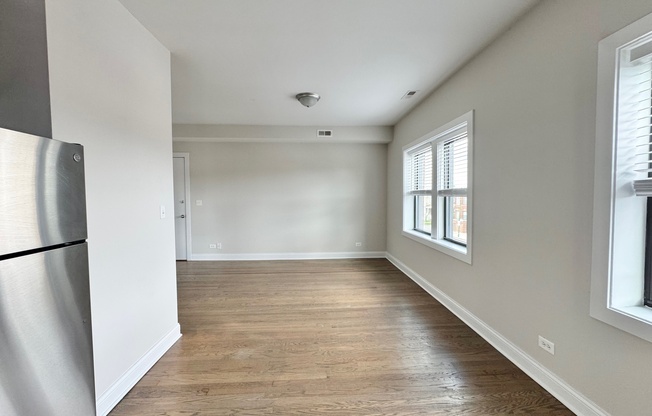 3409 W Fullerton Ave