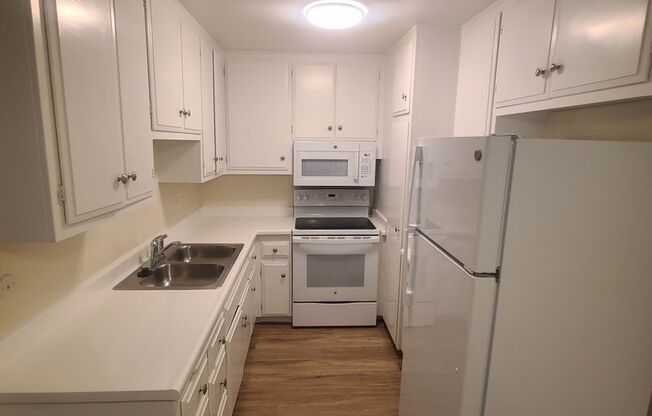 1 bed, 1 bath, $2,175, Unit Casa 04