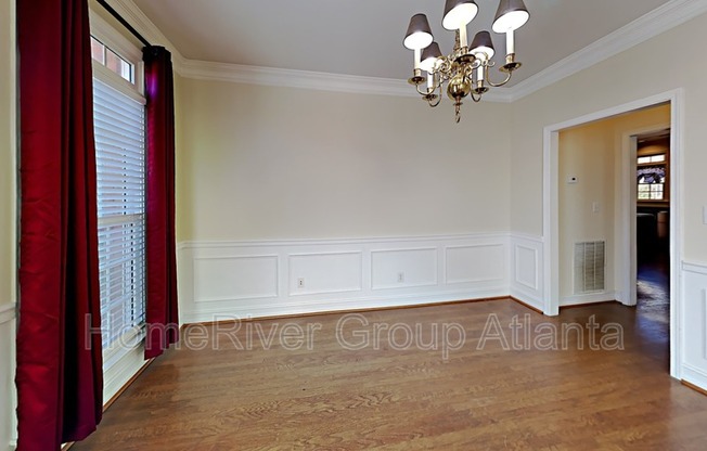 1040 QUEENSGATE DR SE