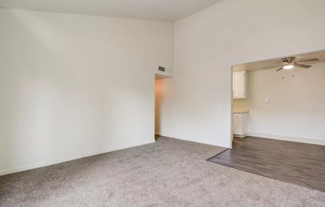 2 beds, 1 bath, 1,015 sqft, $1,795, Unit 052