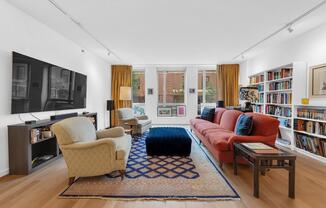 224 W 18 ST