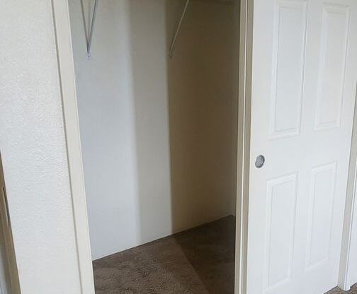 2 beds, 1 bath, $2,300, Unit # 507