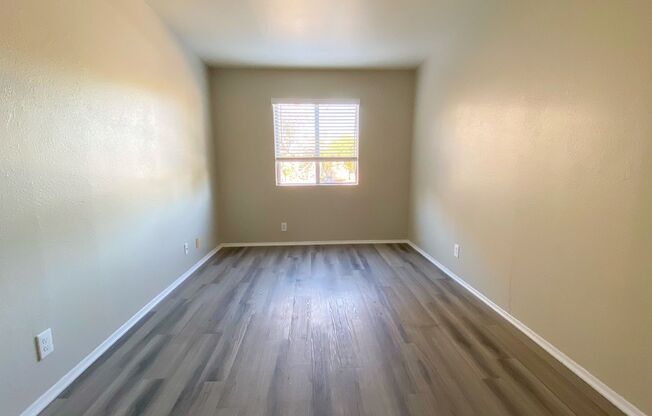 2 beds, 1 bath, $1,975, Unit 4966-02