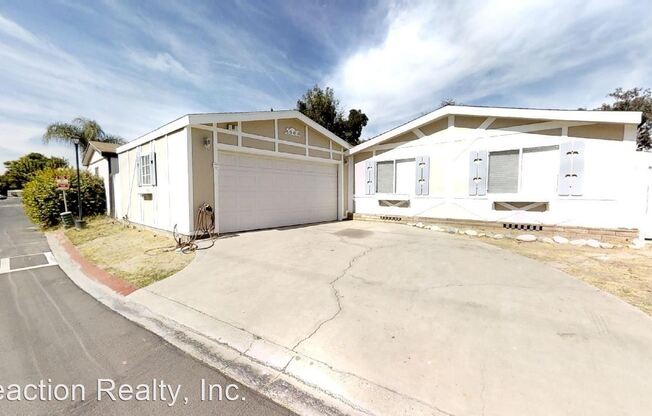 700 E.Washington St. #081