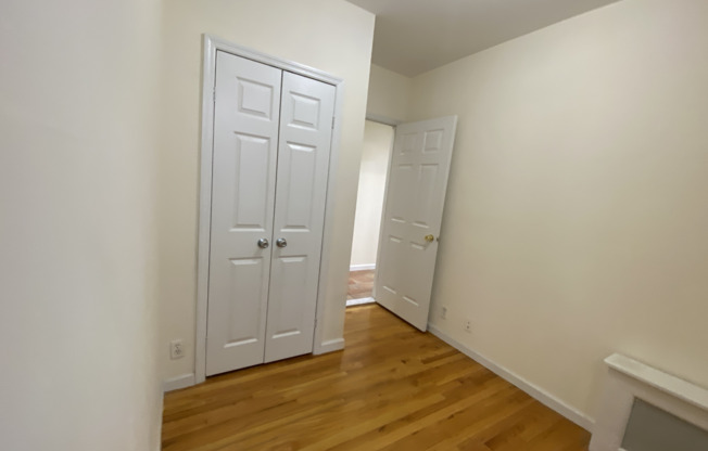 3 beds, 1 bath, $4,295, Unit 11