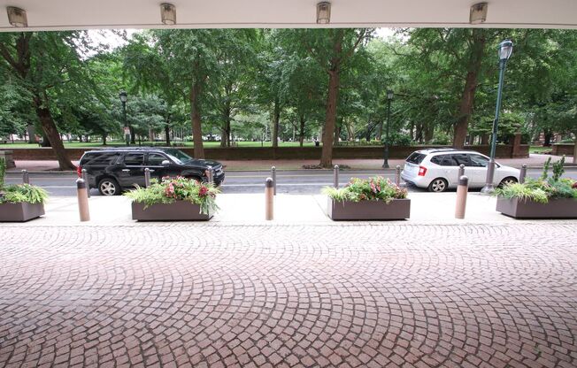 Luxury 1 Bedroom with Balcony, Pool & City Views – Hopkinson House