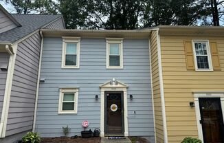 Adorable 3 Bedroom, 2 1/2 Bath Located in Raleigh!