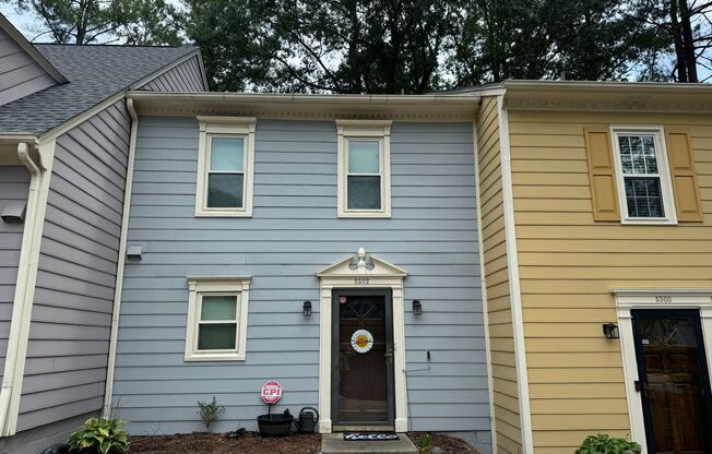 Adorable 3 Bedroom, 2 1/2 Bath Located in Raleigh!