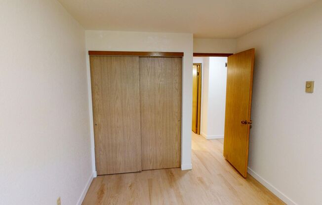 3 beds, 1.5 baths, 877 sqft, $2,583.33, Unit 303