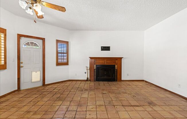 Private Pool and Spa in a 3 Bedroom with New Floors, New Paint