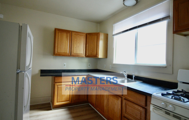 3 beds, 1 bath, 1,353 sqft, $950, Unit Lower