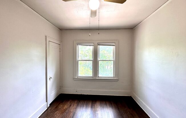 4 beds, 1 bath, $1,000, Unit 3279 Calvert St - Upper