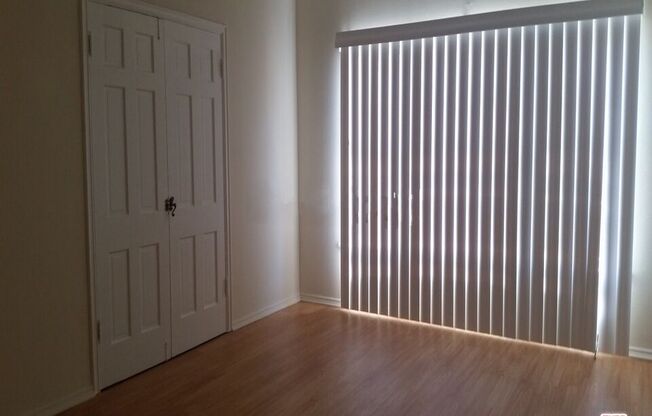 Studio, 1 bath, 400 sqft, $1,299, Unit 12