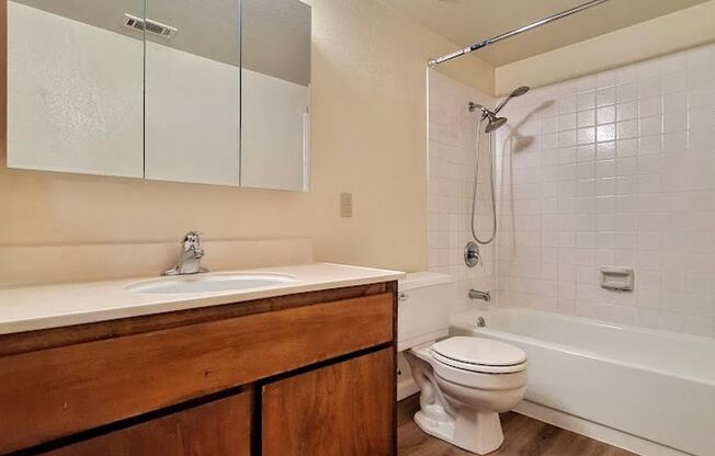 Spacious Second Floor 1bd Condo With Laundry In Unit, Pool, Balcony, & Carport!
