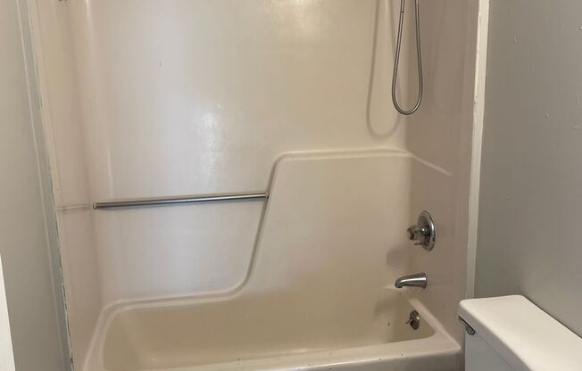 1 bed, 1 bath, 550 sqft, $750, Unit 803 L