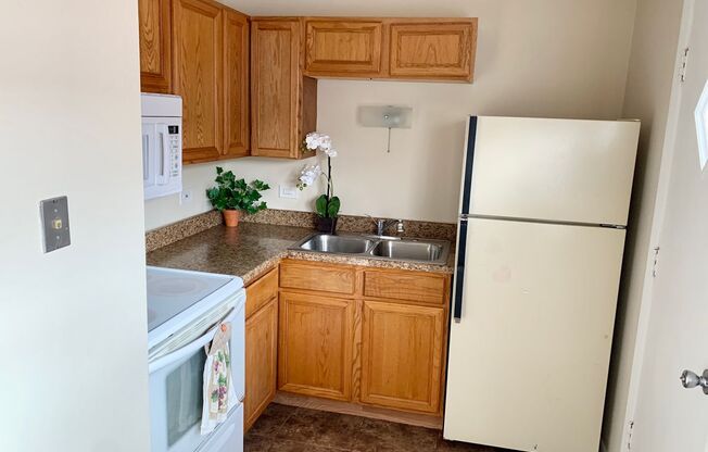 2 beds, 1 bath, $1,525, Unit 440-12