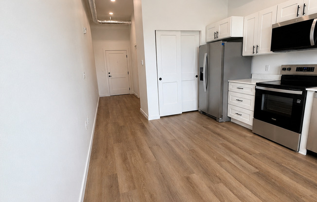 Studio, 1 bath, 351 sqft, $1,299, Unit 205