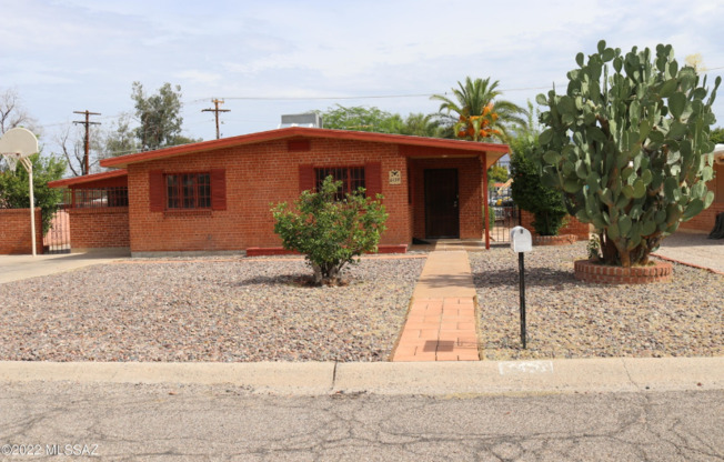6139 E 2 ST