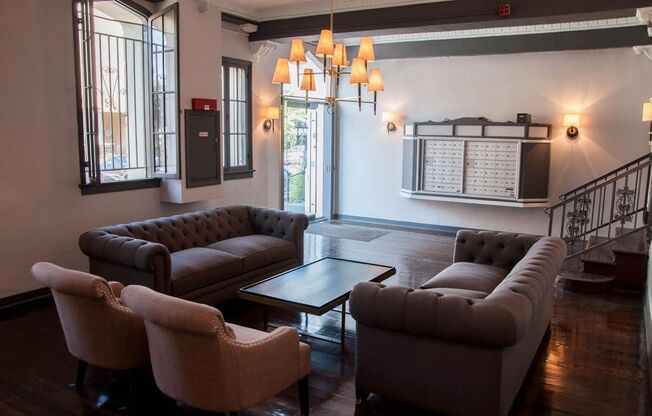 The Elmwood Apartments...Beautiful Apartments in the Heart of Koreatown!