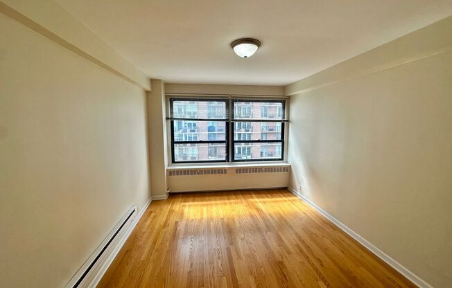 1 bed, 1 bath, 700 sqft, $1,950, Unit 418-1502