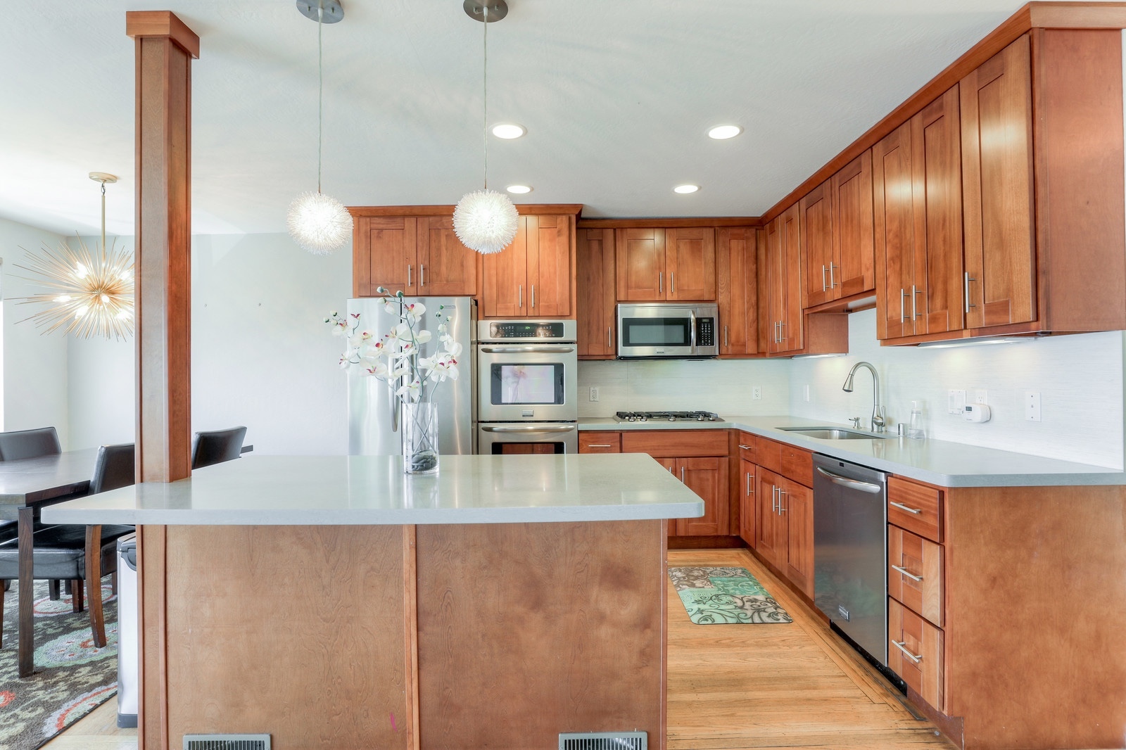 Charming 3 Bedroom and 2 Bath Home in Glen Park - Please Contact for Showing Availability!