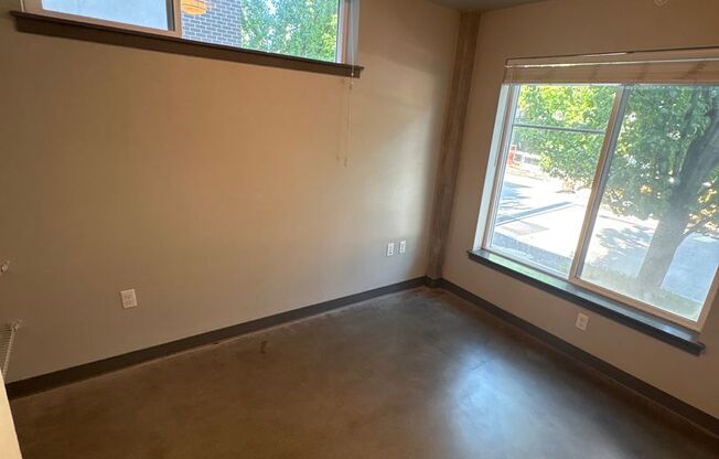 Studio, 1 bath, 200 sqft, $975, Unit 607