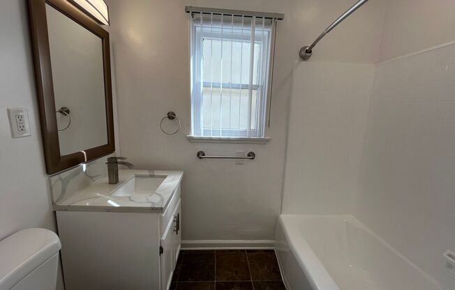 1 bed, 1 bath, 600 sqft, $1,598, Unit 04