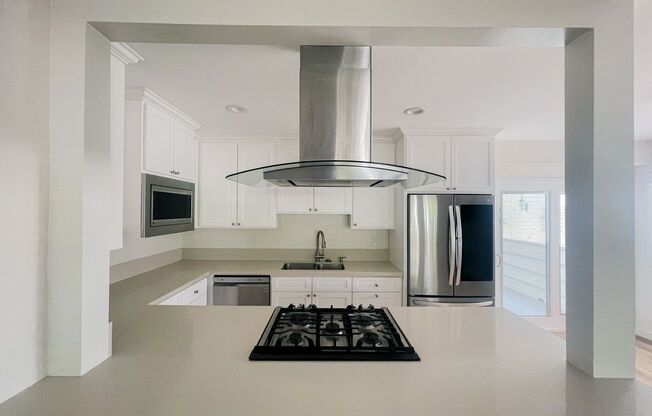 Modern 1-Bedroom in Prime Manhattan Beach – In-Unit Laundry & Parking Included!