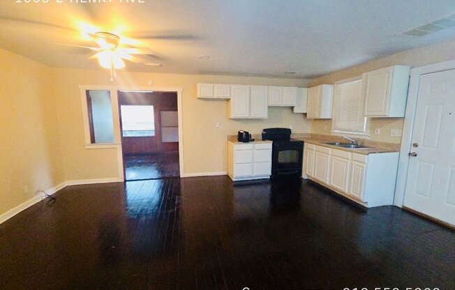 1605 E HENRY AVE