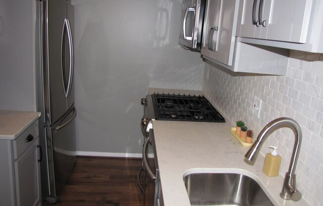 2 beds, 1 bath, $2,000, Unit #61