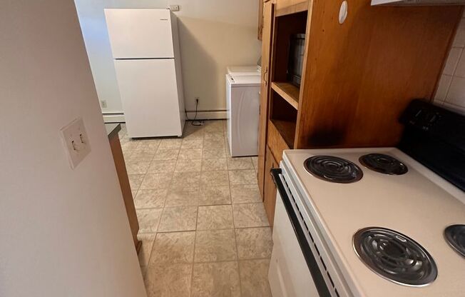 2 beds, 1 bath, 903 sqft, $1,250, Unit B-5