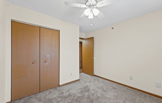 3 beds, 2 baths, 1,100 sqft, $1,160, Unit 9G