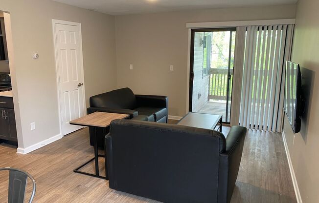 Studio, 2 baths, 930 sqft, $565