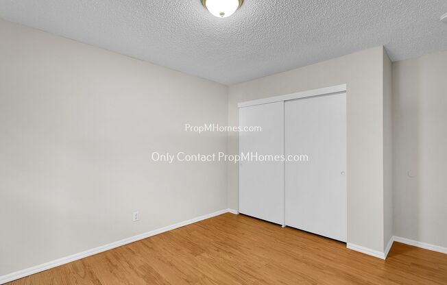 2 beds, 1 bath, $1,599, Unit 8820 N Ivanhoe Street Unit 17