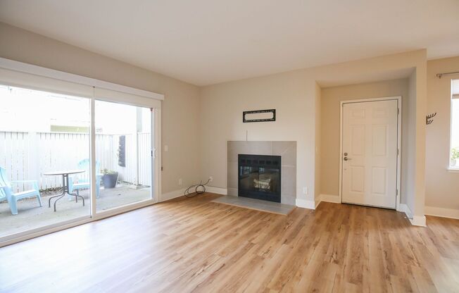 Modern and Clean 2 Bed 2 Bath Condo in Richmond Marina Bay