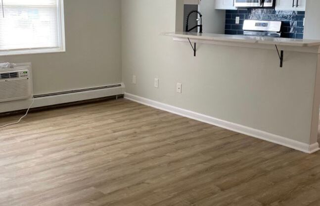 2 beds, 1.5 baths, 850 sqft, $1,925, Unit B07