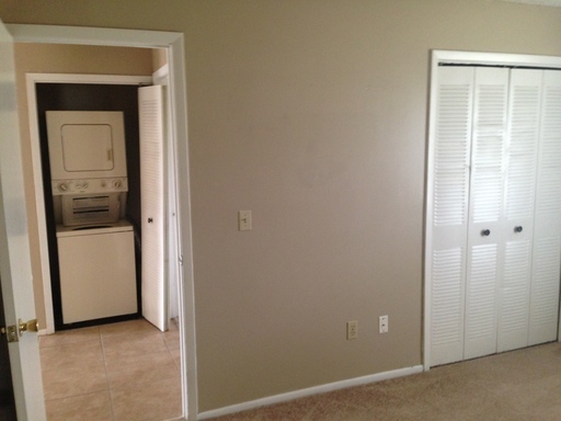 2 bedroom 1 bath triplex located in the Semoran club subdivision.