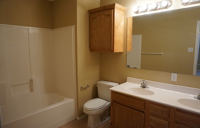 3 beds, 2 baths, $1,600