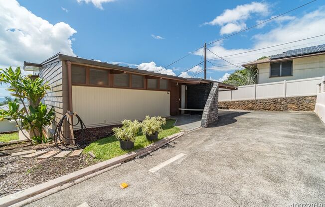 Custom Alewa Heights Retro Design Home