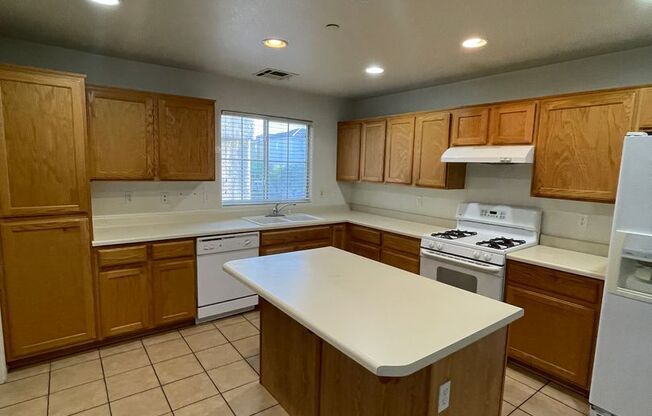 *2 WEEKS FREE RENT FOR QUALIFIED APPLICANTS W/ IMMEDIATE MOVE IN*N.W. CLOSE TO BELTWAY-THREE STORY 3 BDRM 3 BATHROOM- ATTACHED 2 CAR GARAGE!