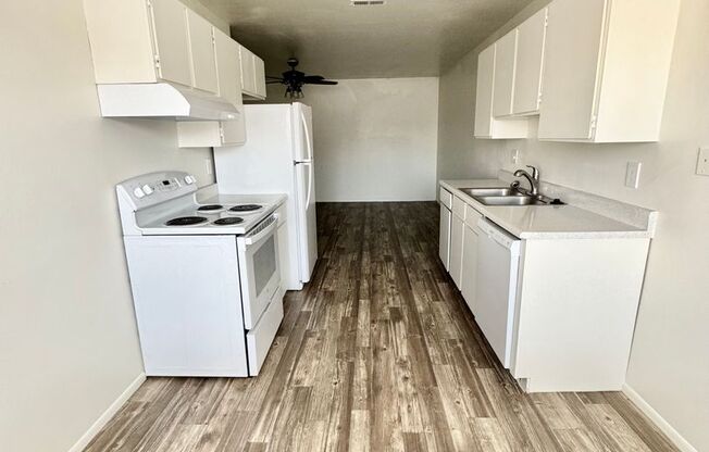 2 beds, 1 bath, 810 sqft, $1,299, Unit 74