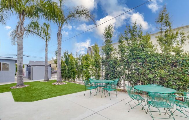 Beautiful 2BR with Parking ~ JUST 1.5 MILES FROM THE BEACH!