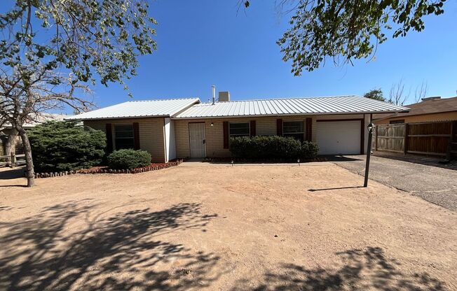 2 Bedroom Single Story Home Available Near Southern & Unser in Rio Rancho!