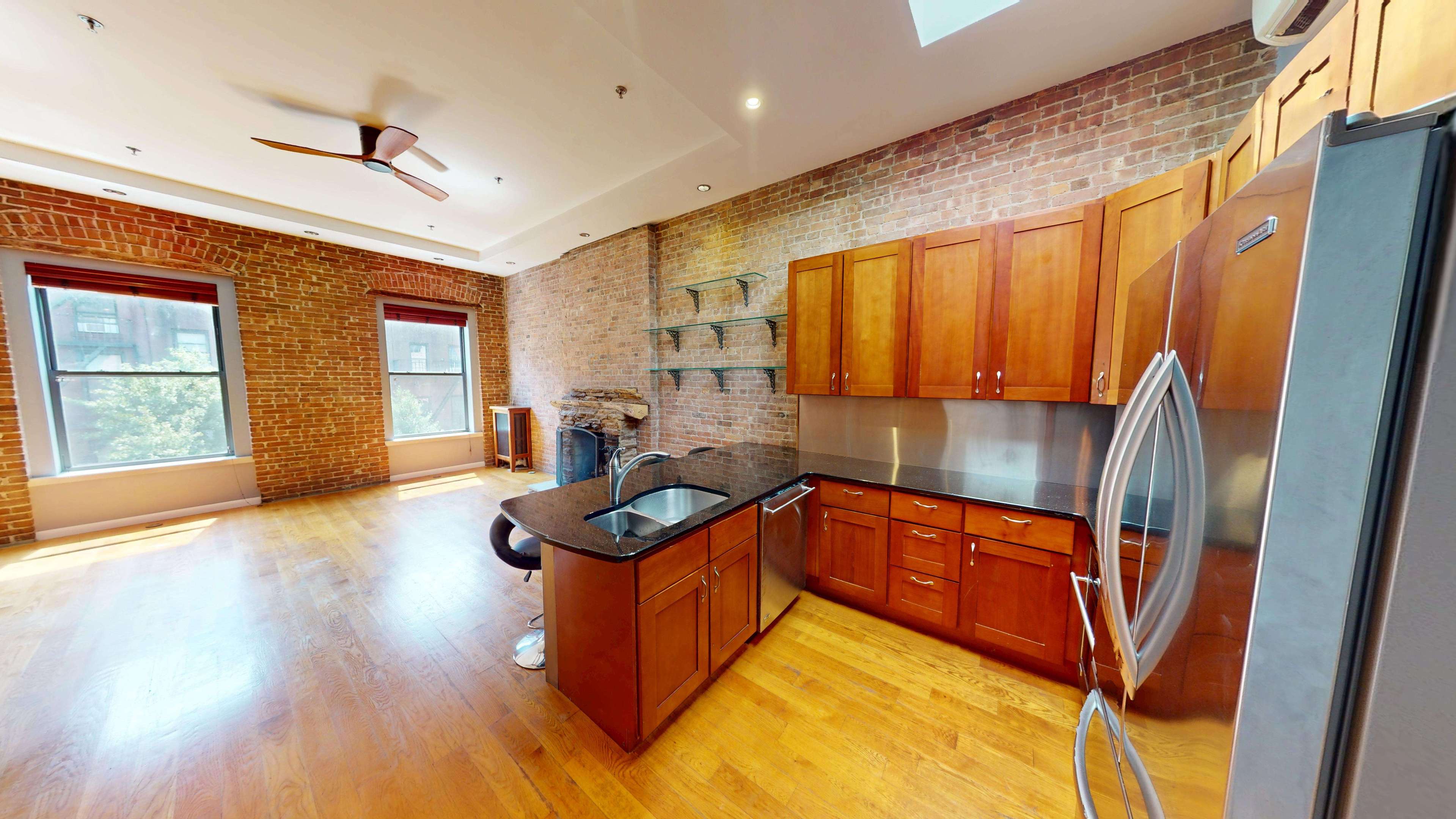 369 W 46 ST