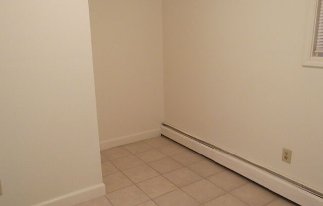 2 beds, 1 bath, 903 sqft, $1,240, Unit G-6