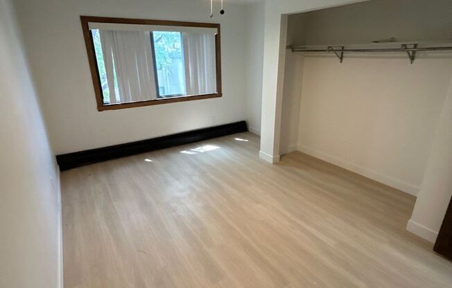 2 beds, 1 bath, 1,050 sqft, $995, Unit 215-302C