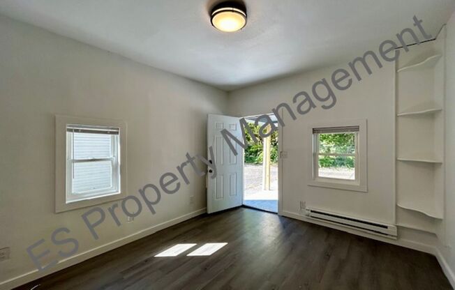 2 beds, 1 bath, $1,205