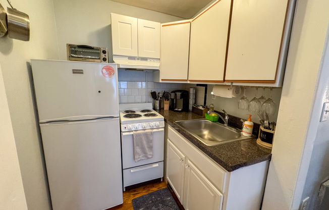 Studio, 1 bath, 600 sqft, $4,000, Unit 2